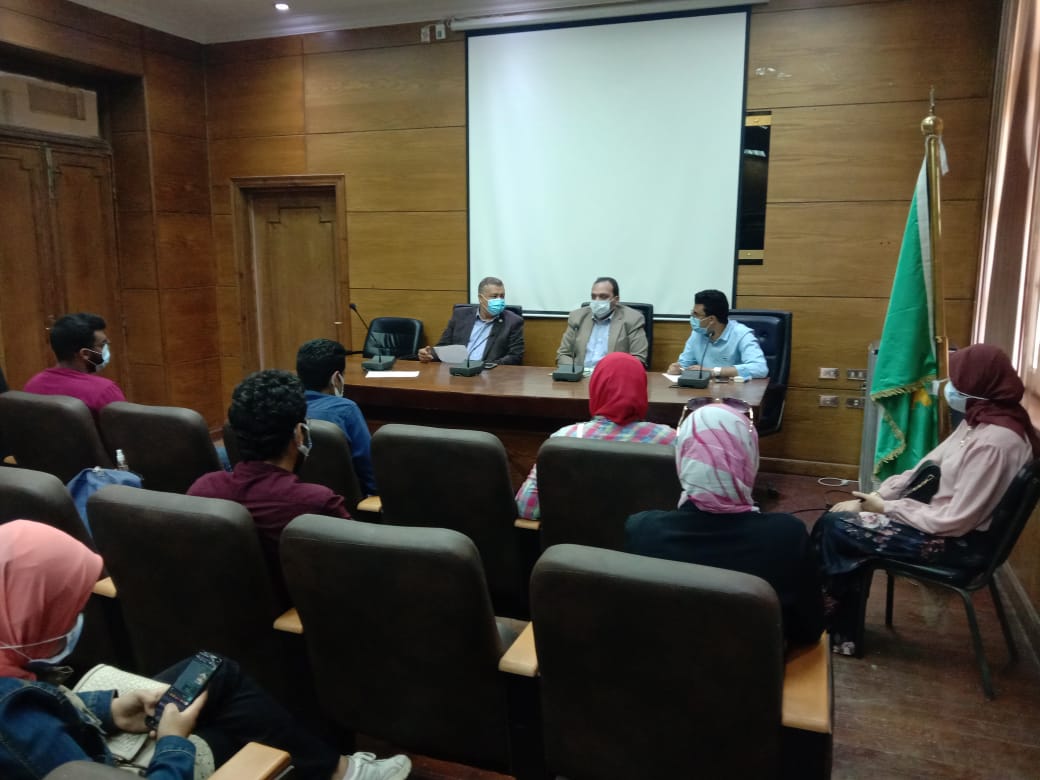 نائب رئيس جامعة بنها هدفنا هو مصلحة الطلاب والحفاظ عليهم