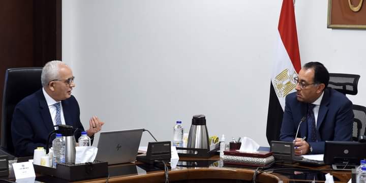 رئيس الوزراء يتابع مع وزير التربية والتعليم والتعليم الفني عددا من ملفات عمل الوزارة  لمتابعة جهود هيئة الأبنية التعليمية في تنفيذ خطة صيانة المباني المدرسية وجاهزية المدارس استعدادًا للعام الدراسي الجديد