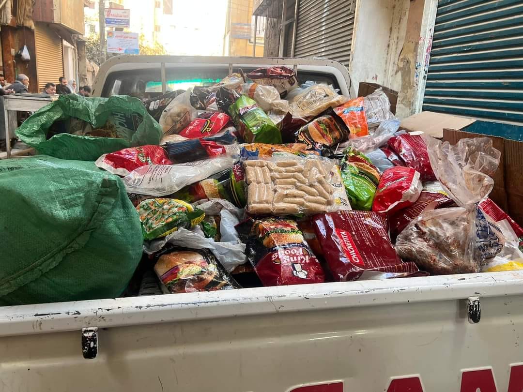 ضبط أكثر من 2 طن لحوم ومجمدات عفنة ومنتهية الصلاحيه بسوهاج 