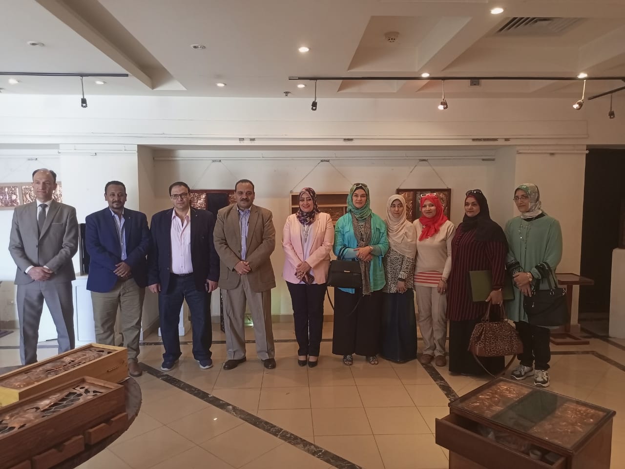 نائب رئيس جامعة بنها يفتتح معرض " مشغولات معدنية معاصرة لخدمة المجتمع " لطلاب التربية النوعية 