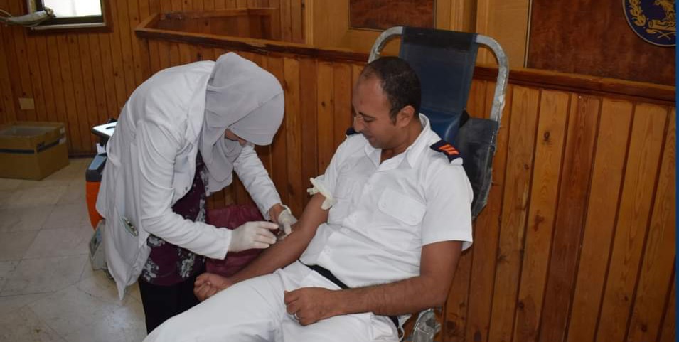 عدد من رجال الشرطة مديرية البحر الأحمر قاموا بالمشاركة في #حملة_للتبرع_بالدم بالتنسيق مع قطاع الخدمات الطبية والجهات المختصة