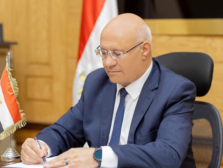 منحة للعاملين بجامعة بنها بمناسبة شهر رمضان