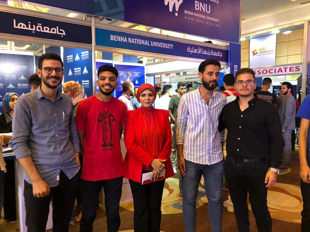 إقبال طلابي كبير أمام جناح جامعة بنها فى معرض "ايديوجيت"