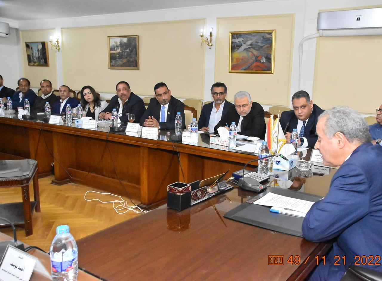 السلامونى" : البورصة السلعية ساهمت في انخفاض سعر طن الدقيق استخراج 72% بالأسواق من 13 ألف و500 جنيه الى 12 ألف و800 جنيه