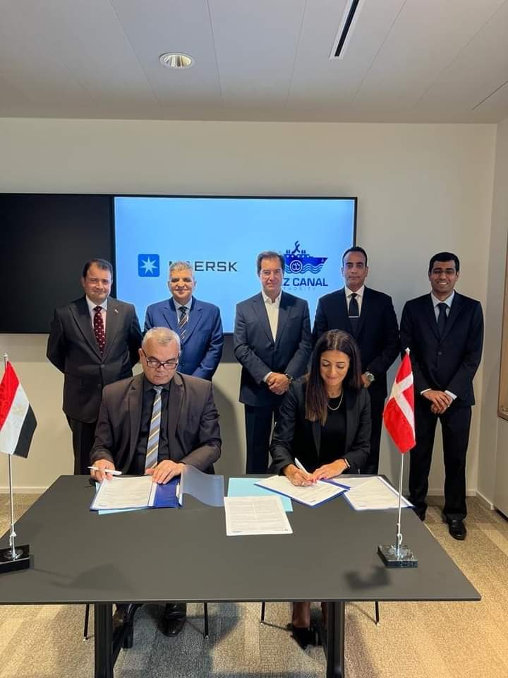 الفريق أسامة ربيع يشهد توقيع اتفاقية تمديد التعاون الثنائي مع مجموعة ميرسك العالمية في مجالات التدريب والتحول الأخضر وبحث التعاون في مجال بناء القاطرات البحرية وإعادة تدوير السفن