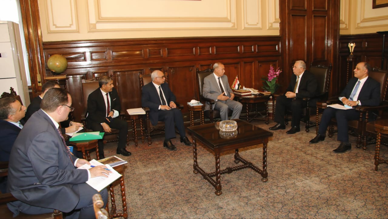 وزير الزراعة يبحث مع محافظ القليوبية توفير أراضى لمشروعات حياة كريمة وتعظيم الاستفادة من الاصول والاستعداد لحصاد القمح