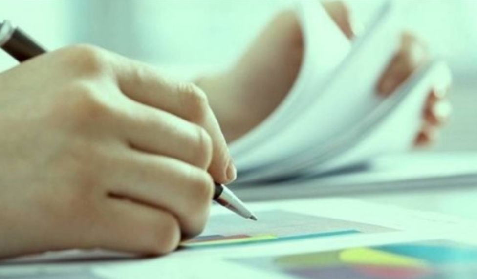 واقعة غريبة.. طالبة تصور أسئلة الجيولوجيا للثانوية العامة وتنشر معها جميع بياناتها الشخصية