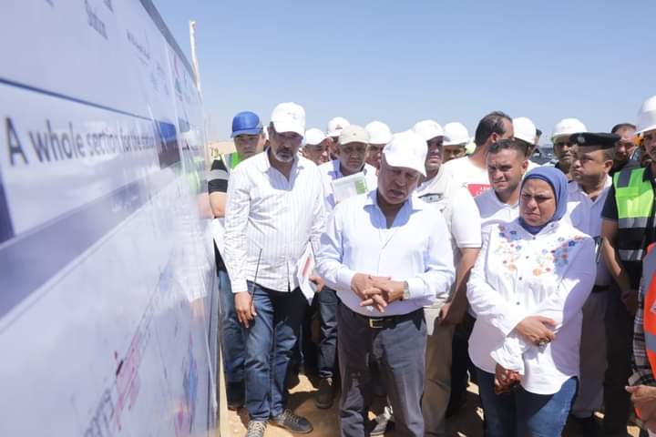 وزير النقل يتفقد مواقع العمل بمشروع الخط الأول من شبكة القطار الكهربائي السريع (السخنة/ مطروح ) في المسافة من محطة العلمين حتى محطة رأس الحكمة