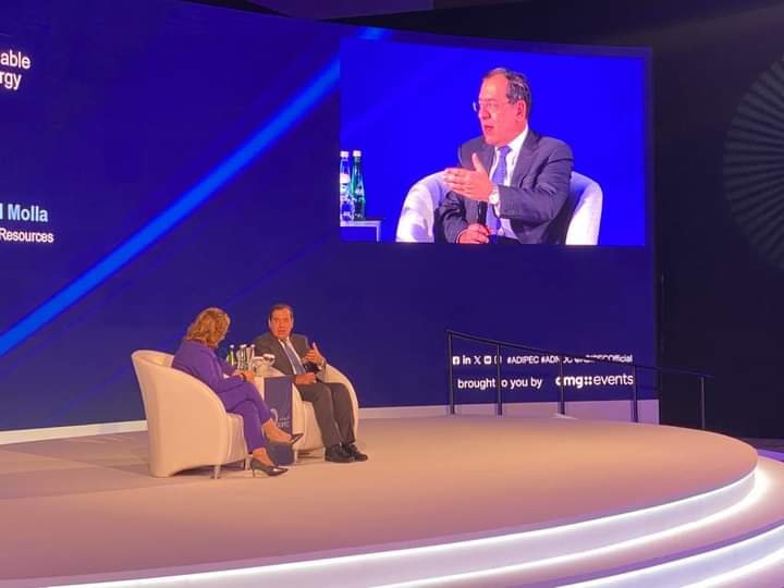 المهندس طارق الملا وزير البترول والثروة المعدنية خلال حوار استراتيجى ضمن فعاليات أديبك: مصر تعمل على التحول إلى مركز إقليمى لمصادر الطاقة النظيفة ومنخفضة الكربون