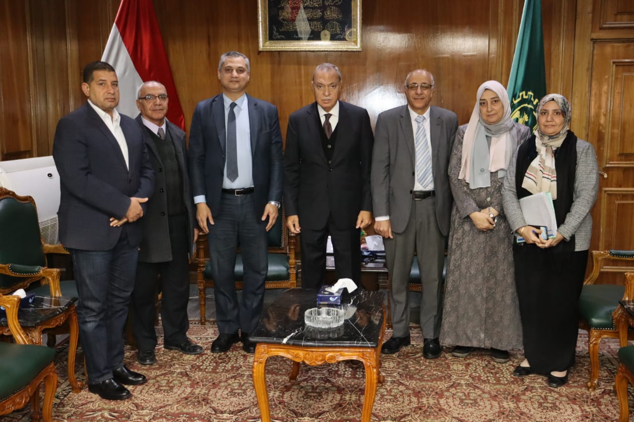 محافظ القليوبية يناقش تحديث المخطط الاستراتيجي لقرى المحافظة