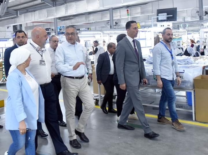 الرئيس التنفيذي للهيئة العامة للاستثمار والمناطق الحرة ومحافظ الإسماعيلية يبحثان فرص الاستثمار شرق القناة