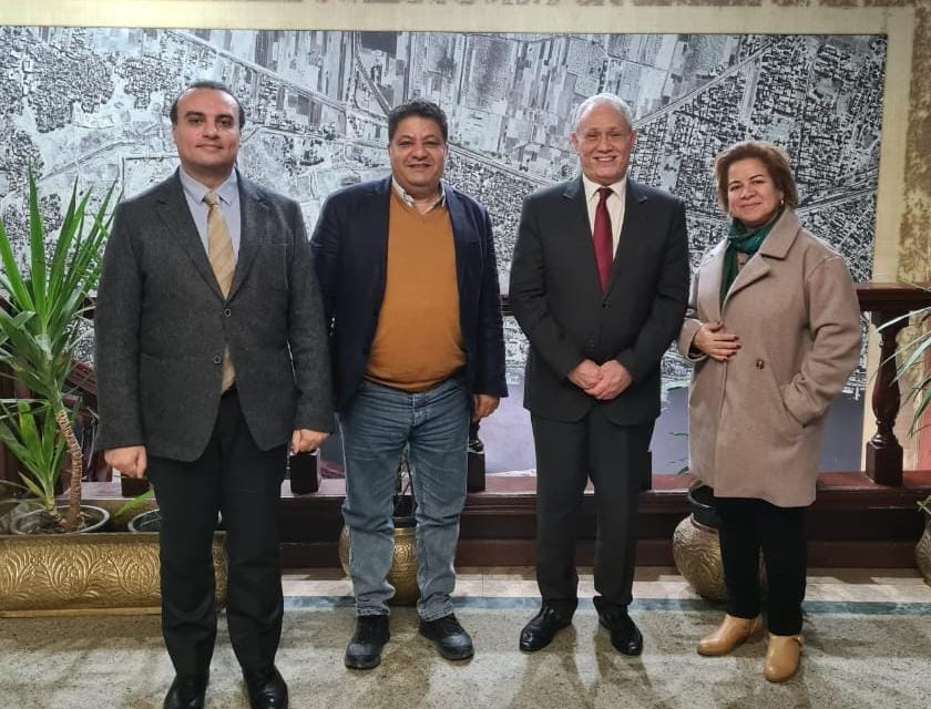 قبل ٤٨ ساعة من افتتاح مهرجان السينما الأفريقية يجتمع محافظ الأقصر وادارة المهرجان