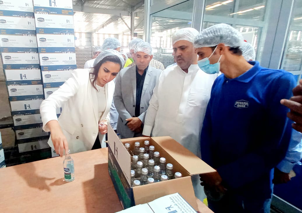 بالصور... بلبع تتفقد مصنع بروفانا للمياة المعدنية بوادى النطرون