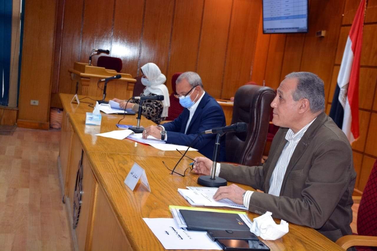 صور: محافظ القليوبية يعقد اجتماعا لمتابعة عدد من الملفات الهامة