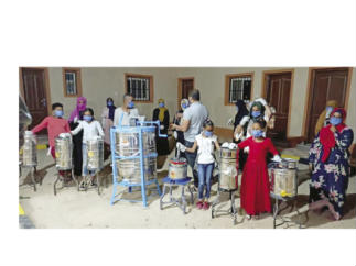 قرية ابوغصون اول قطفة من العسل نحل الجبلى