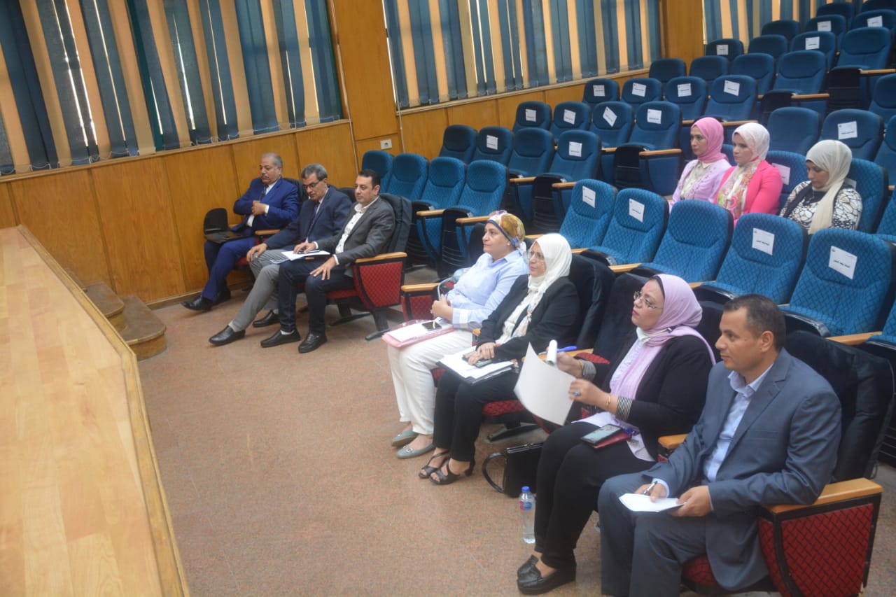 محافظ القليوبية يترأس اللجنة العامة لحماية الطفل ويؤكد على أهمية رعاية الطفل وحمايته في كافة الظروف