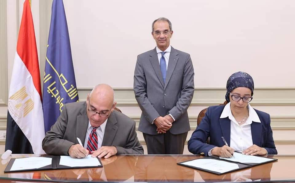 وزير الاتصالات يشهد توقيع مذكرة تفاهم لإعداد كوادر بشرية متخصصة فى مجالات صناعة الإلكترونيات وتكنولوجيا المعلومات