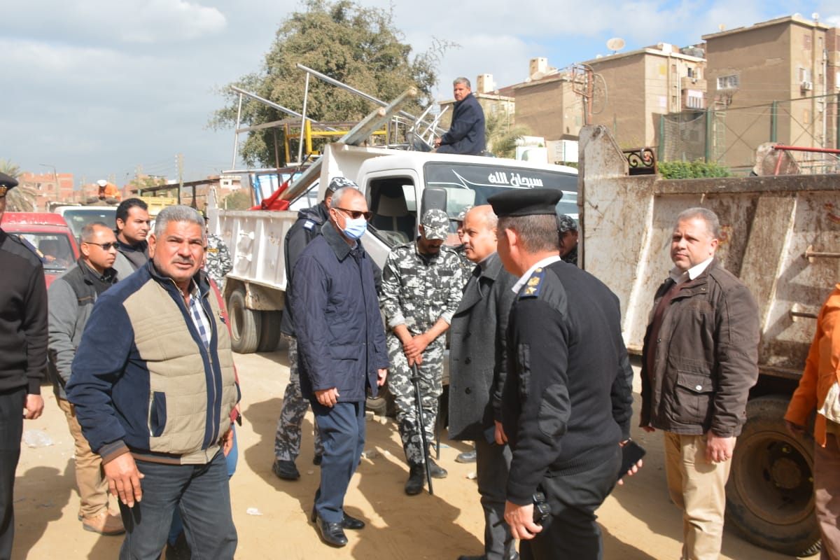 محافظ القليوبية يشرف علي أعمال الحملة المكبرة لازالة الاشغالات بمدينة قليوب