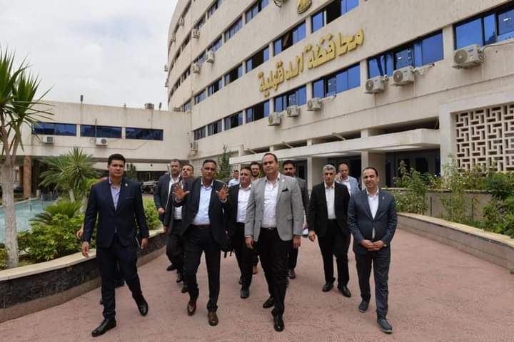 رئيس هيئة الرعاية الصحية والمشرف على مشروعي التأمين الصحي الشامل ومبادرة حياة كريمة بوزارة الصحة في جولة تفقدية بمحافظة الدقهلية