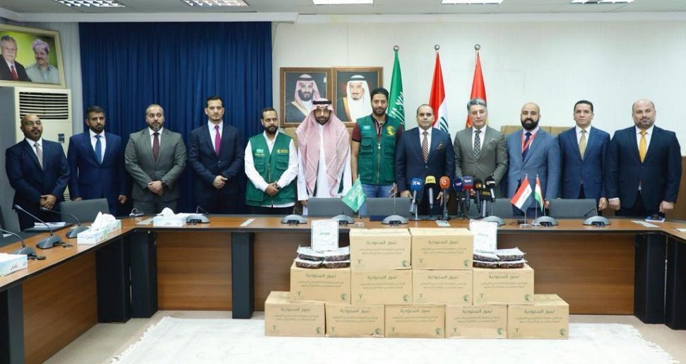 مركز الملك سلمان للإغاثة يُسلّم أطنان من التمور هدية المملكة لليمن والعراق وتايلاند وماليزيا