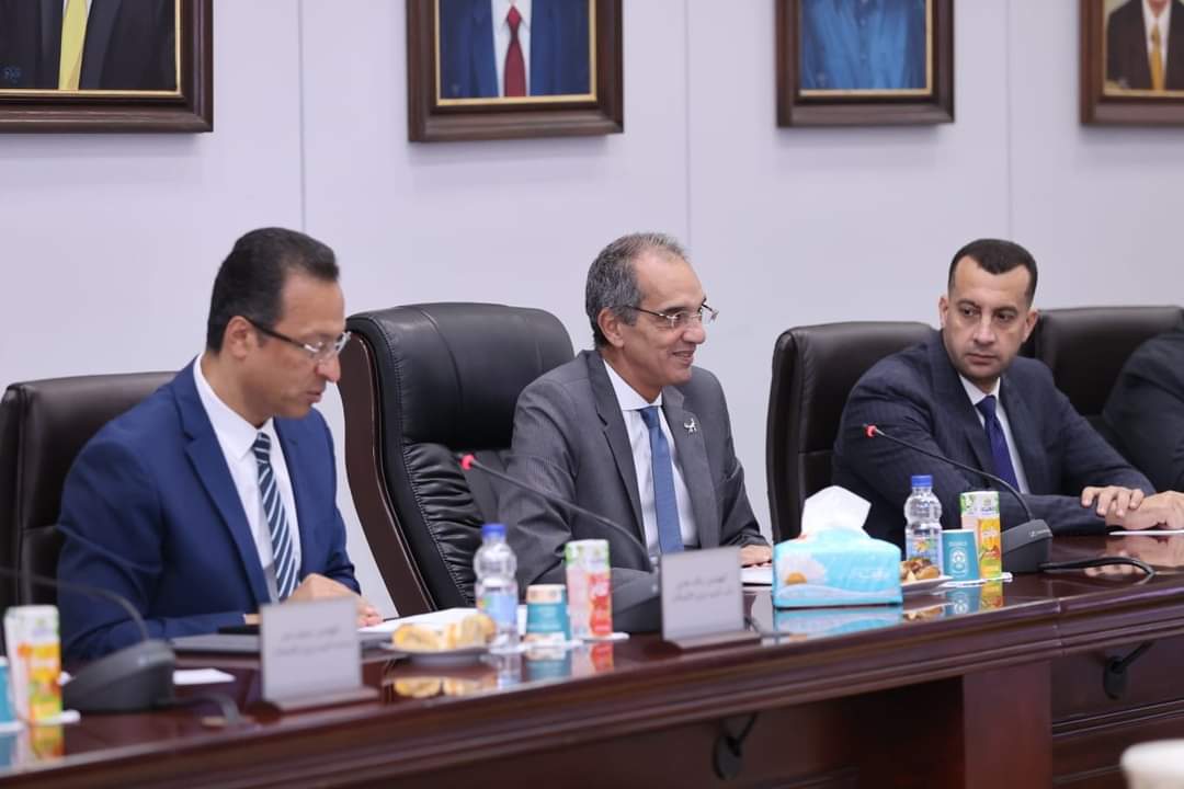 مناقشة الموقف التنفيذى لمشروع تطوير البوابة الرسمية لوزارة السياحة والآثار ومشروع تطبيق القصور التاريخية ومشروع تطوير خدمات طلبات البعثات الأثرية