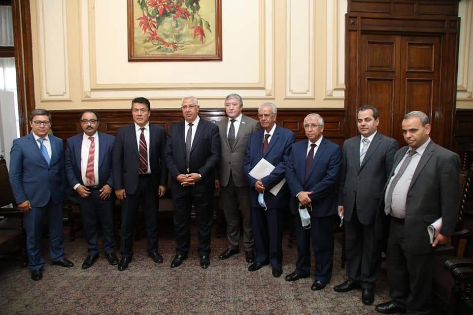 القصير يبحث مع مدير عام المنظمة الإسلامية التعاون في مجال تحقيق الأمن الغذائي