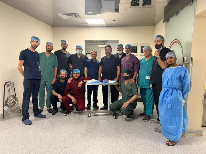 فريق طبي عراقي ينجح باستئصال غدة درقية بوزن 4 كغم 