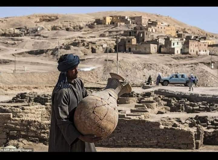 مدينة كاملة مفقودة تحت الرمال في الأقصر