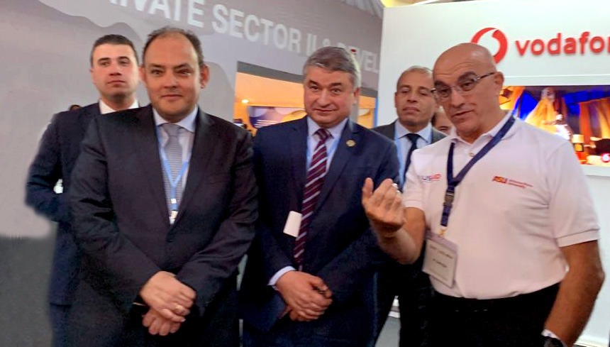 وزير التجارة والصناعة يقوم بجولة تفقدية للمنطقة الخضراء ويتفقد المنتجات والحلول الابتكارية المقدمة من الشركات والجهات المشاركة