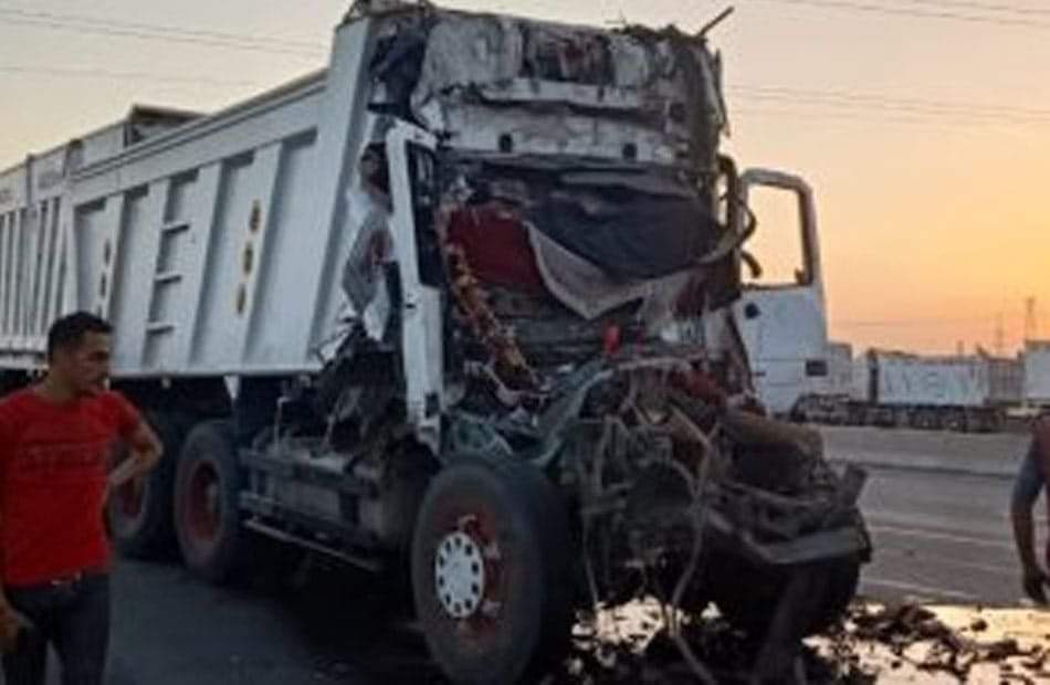 إصابة 9 أشخاص في تصادم «ميكروباص» بـ «تريلا» على الدائري الخارجي بالغردقة