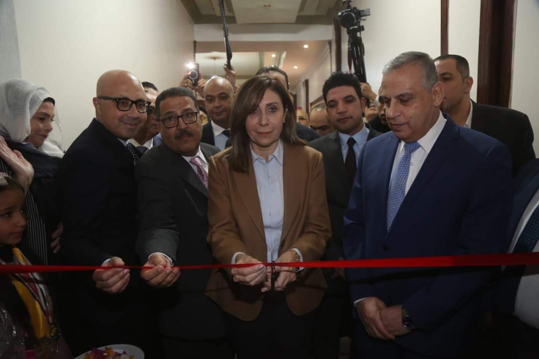 وزيرة الثقافة ومحافظ سوهاج يفتتحان معرِض سوهاج للكتاب