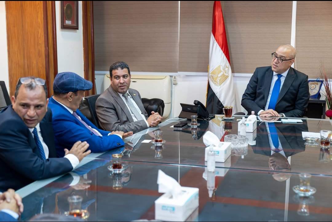 وفد مجلس الاعمال اليمني برئاسة المجاهد يبحث مع وزير الاسكان المصري الفرص الاستثمارية وتقديم التسهيلات