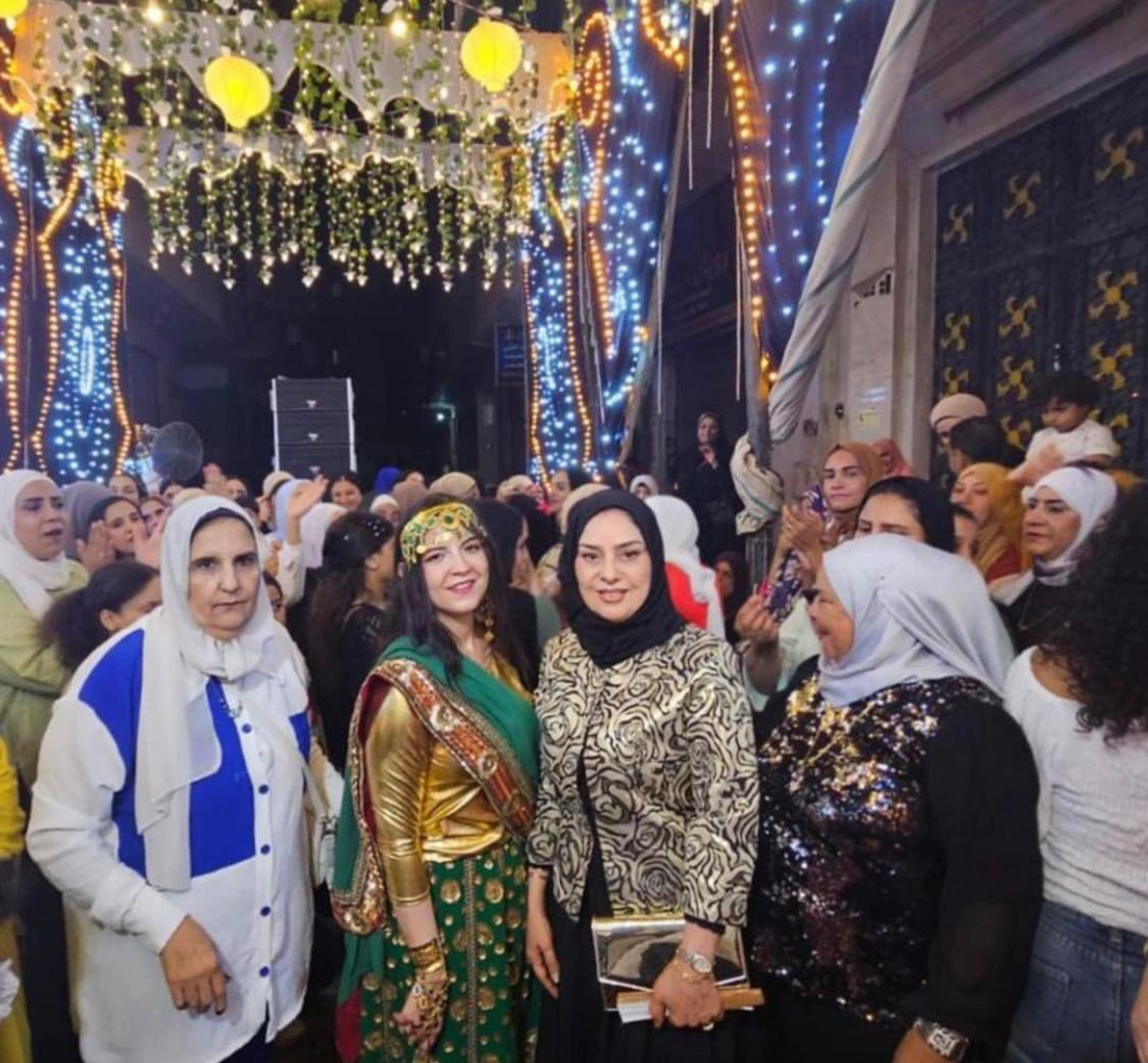 بالصور.... سفيرة البحرين بالقاهرة تحضر حفل زفاف شعبي بإمبابة