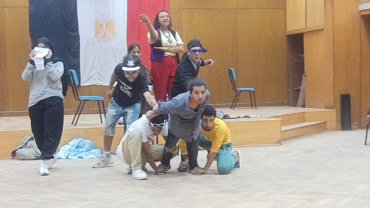 "ما وراء الأبواب" و"اللوحة" في ختام مشاهدات نوادي المسرح بالجيزة