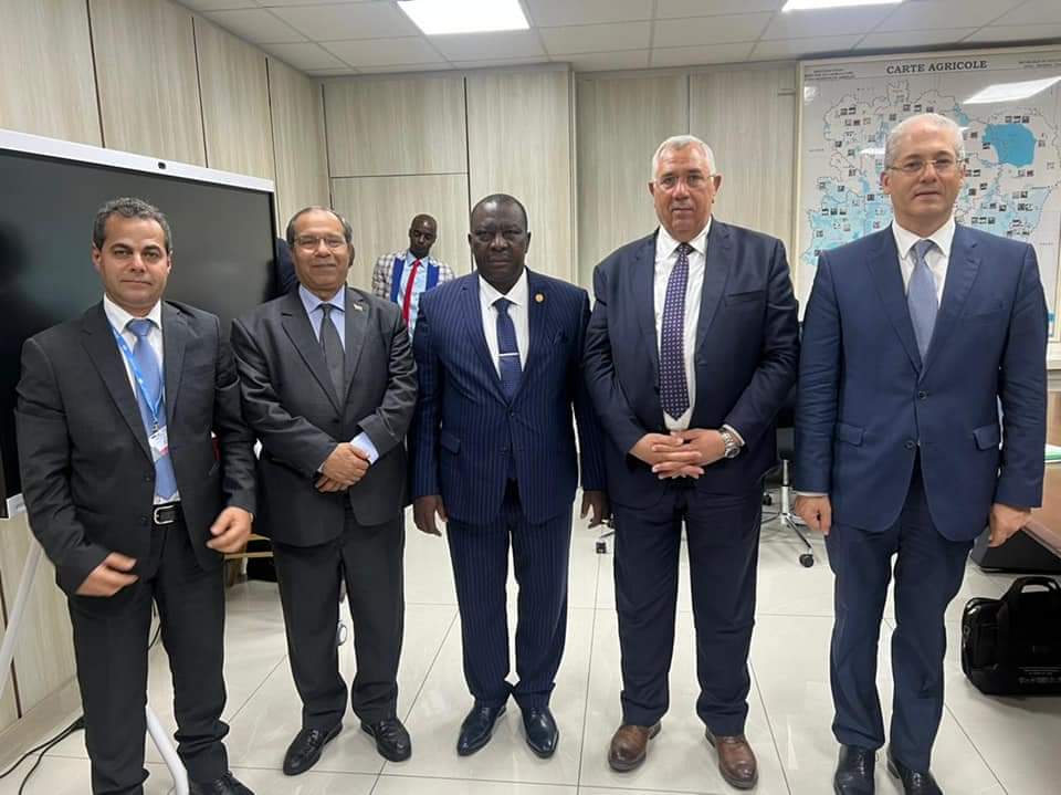 وزير الزراعة يبحث مع نظيره الايفواري تعزيز سبل التعاون في المجالات الزراعية المختلفة
