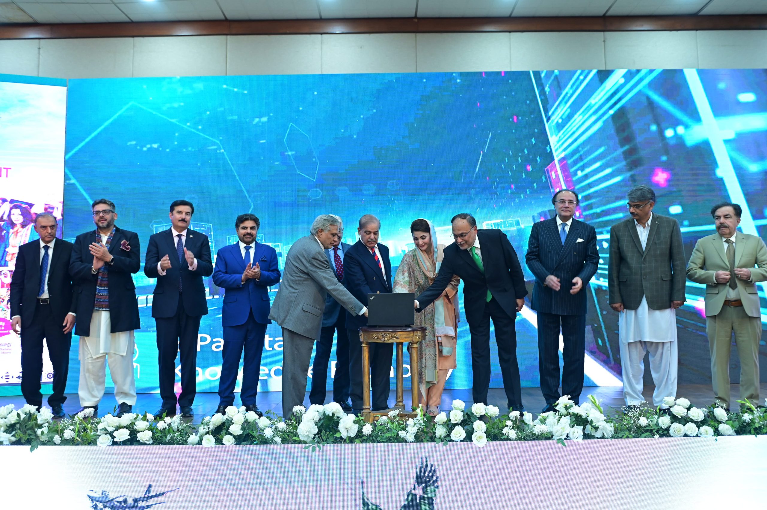 رئيس وزراء باكستان يكشف عن خطة التحول الاقتصادي الخمسية؛ يؤكد على الوحدة والانسجام من أجل النجاح 