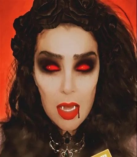 غادة عبد الرازق متنكرة احتفالا بـ الهالوين