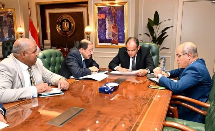 سمير يستعرض تطورات مشروع تنمية منطقة المثلث الذهبي بالصحراء الشرقية خلال لقائه رئيس الهيئة العامة للمنطقة الاقتصادية للمثلث الذهبي 