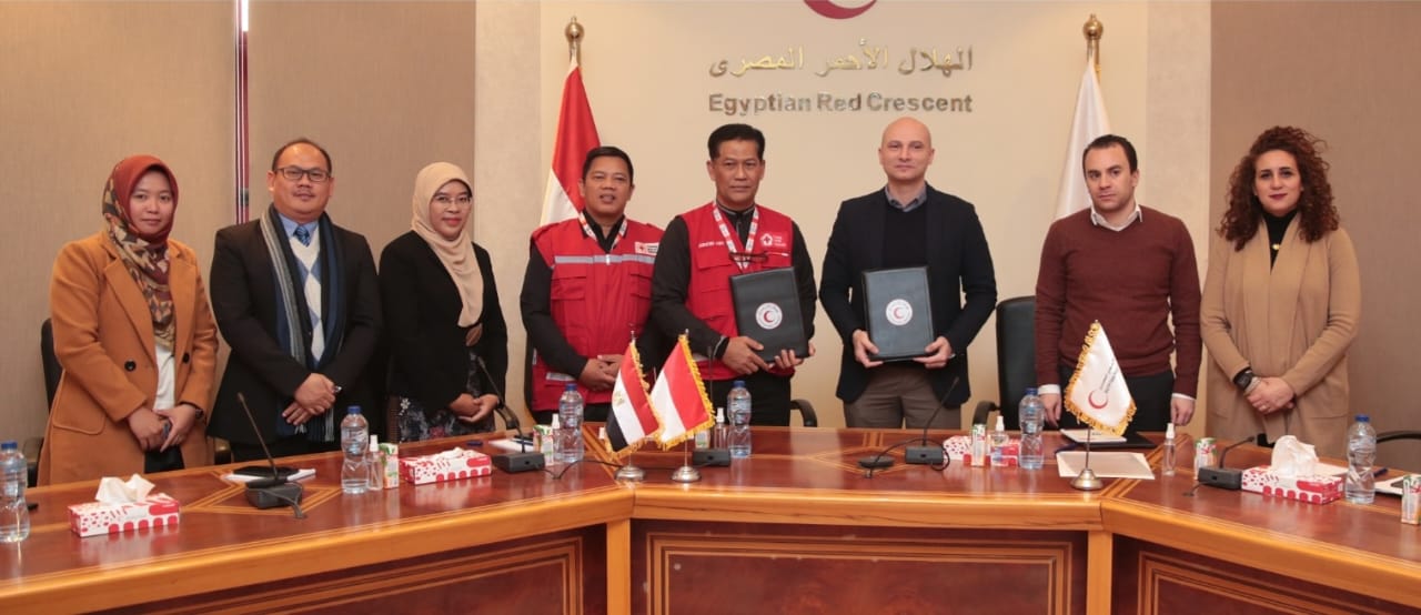 الهلال المصرى والصليب الأندونيسى يوقعان مذكرة تعاون لتقديم المساعدات لغزة