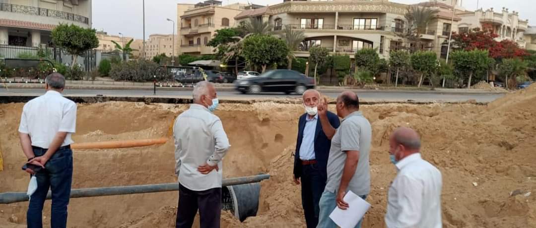 مسئولو "الإسكان" يتابعون أعمال تطوير الطرق ومنظومة الصرف الصحى بالقاهرة الجديدة