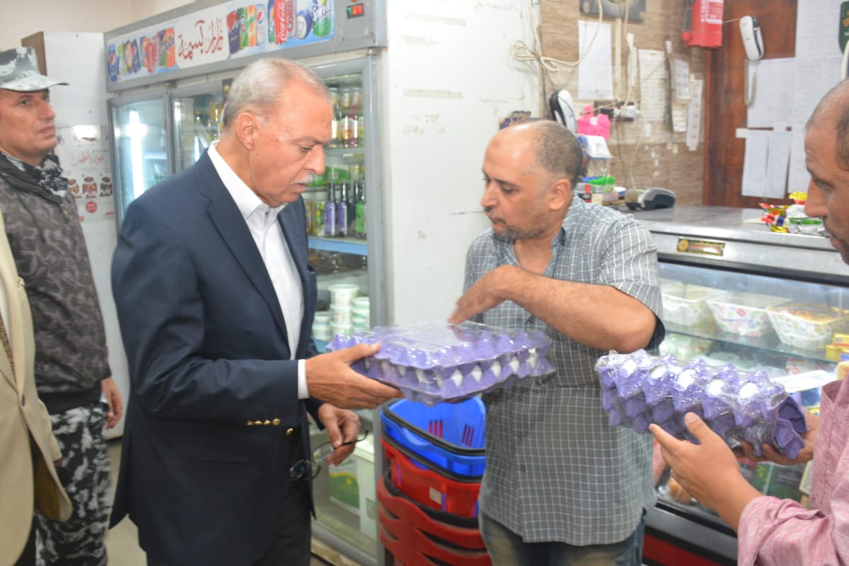 في جولة مفاجئة...محافظ القليوبية يواصل جولاته الميدانية لمُتابعة الإلتزام بتطبيق مُبادرة خفض أسعار السلع الأساسية والتأكُد من توافر السلع بأسعار مخفضة بمدينة بنها