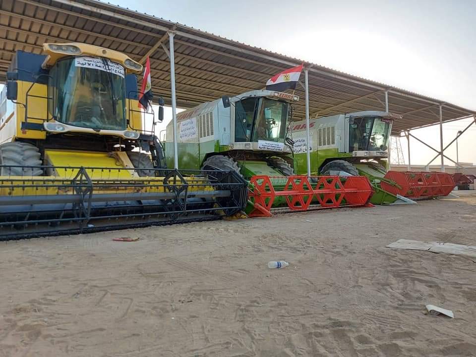 قطاع الميكنة والزراعة الآلية يشارك في حصاد القمح بأحدث المعدات والآلآت