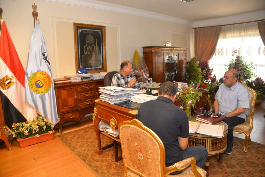 محافظ أسيوط يناقش الاستعدادات النهائية لامتحانات الثانوية العامة