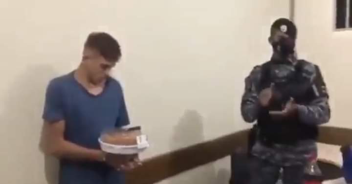 واقعة غريبة:   بالصور: الشرطة البرازيلية تحتفل بعيد ميلاد "لص" 