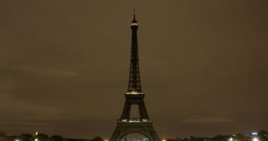 برج إيفل يطفئ أنواره حدادا على ضحايا هجوم نيوزيلندا الإرهابى