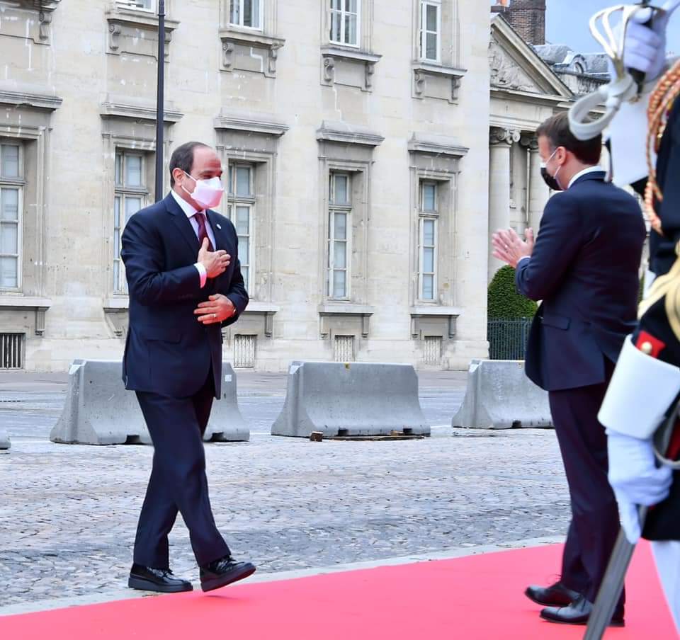 مشاركة السيسي بقمة باريس للنهوض بالقارة الإفريقية وتحقيق نجاحات اقتصادية 