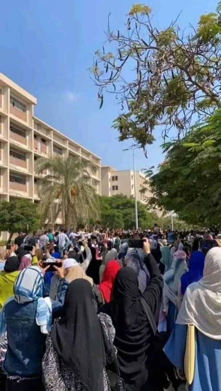 دعم للقضيه الفلسطينيه من طلاب جامعه المنيا 