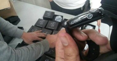 إحباط تهريب 71 ساعة مزودة بكاميرا للتنصت عبر مطار القاهرة