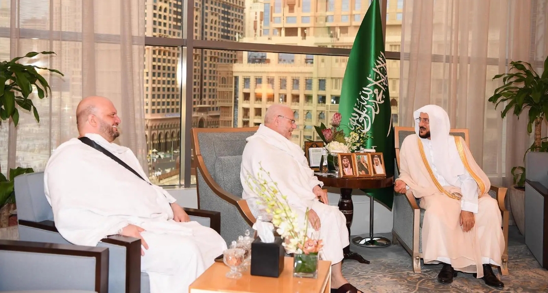 وزير الشؤون الإسلامية يلتقي مفتي مصر بمكة المكرمة