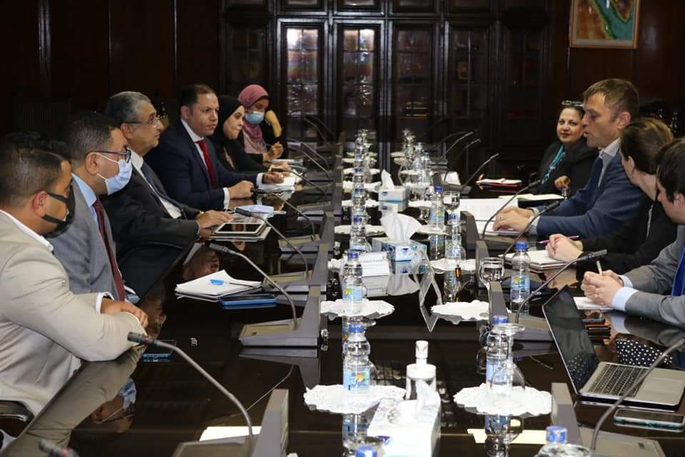 شاكر يستقبل البطل المناخي